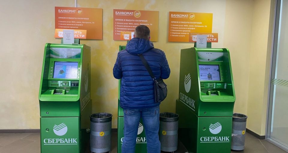Все счета в банке заблокируют в один миг из-за простой операции: Сбербанк уже начал исполнять закон