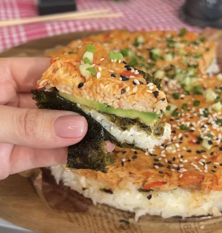 Суши-торт: как порадовать гостей необычным угощением