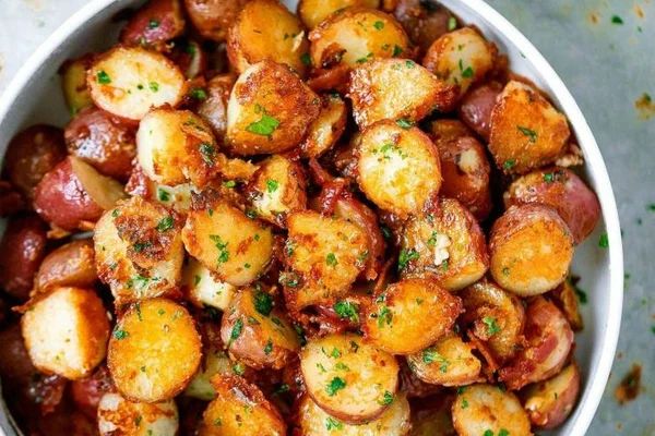 Запеченный картофель с медово-соевым соусом: вкус, который удивляет