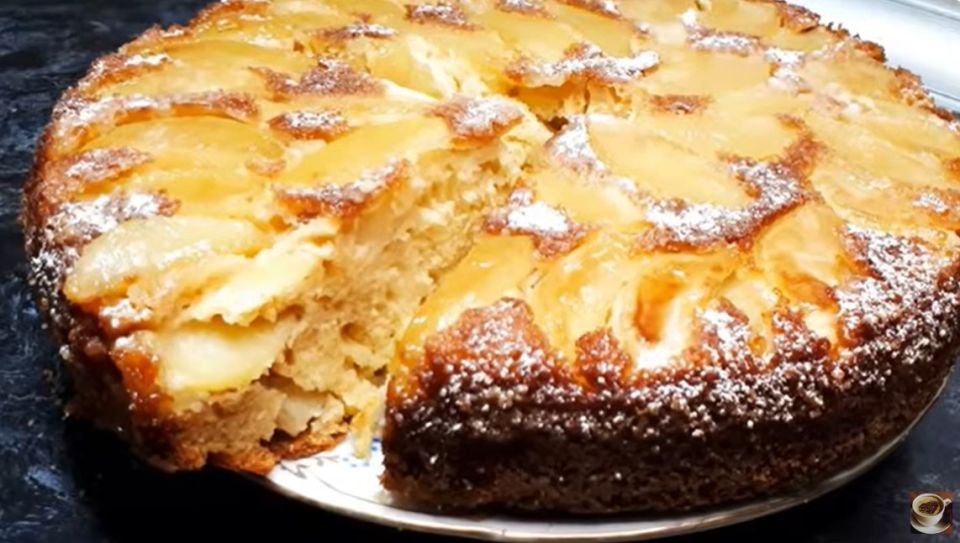 Порадуйте себя невероятным яблочным пирогом на кефире: простой и вкусный рецепт