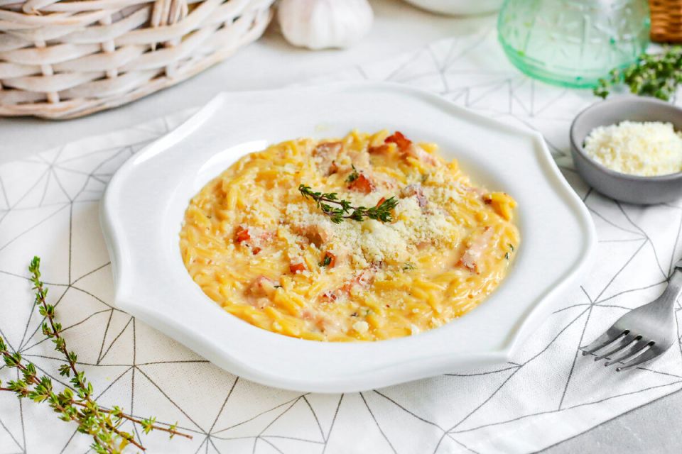 Откройте новое вкусное измерение: орзотто карбонара с грудинкой