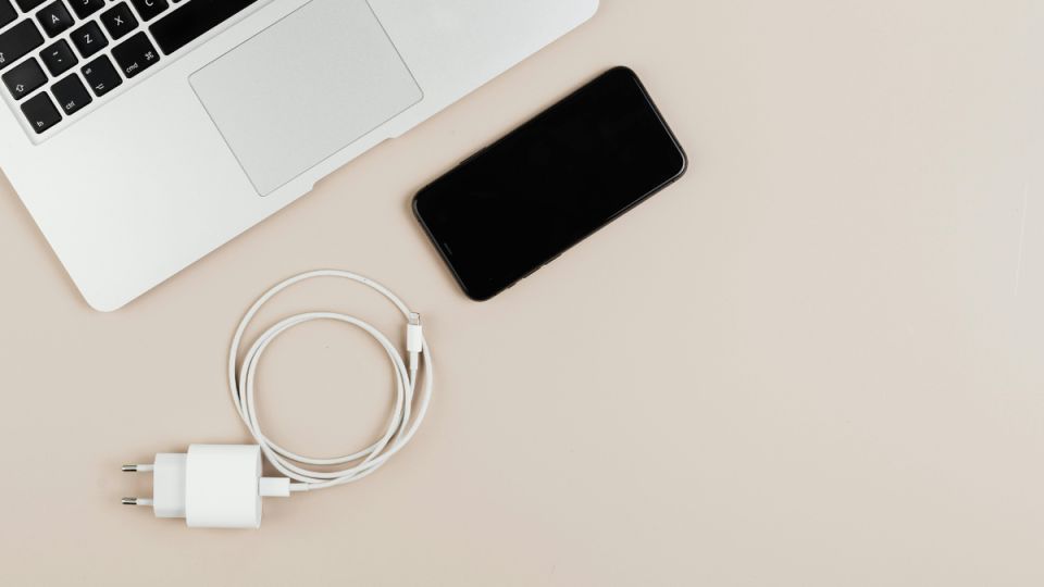 Почему использование чужого зарядного устройства для смартфона может стать вашей последней ошибкой
