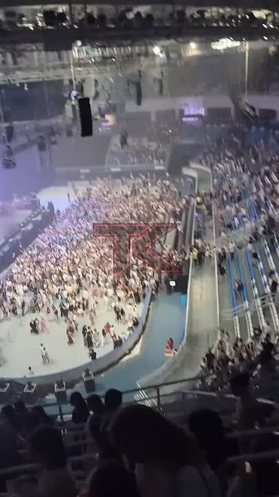   Akon     -   