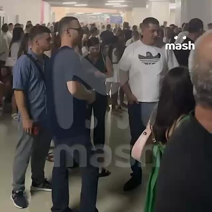    Akon-        !