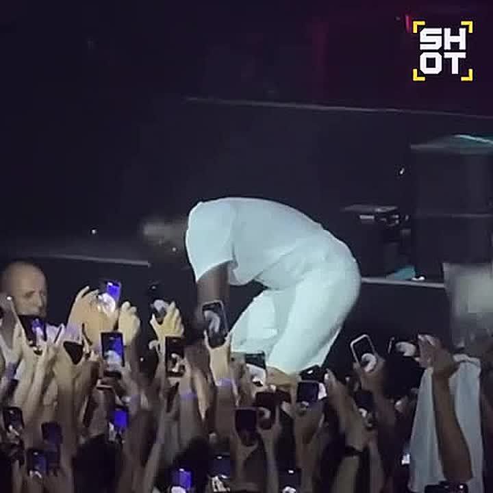  Akon       