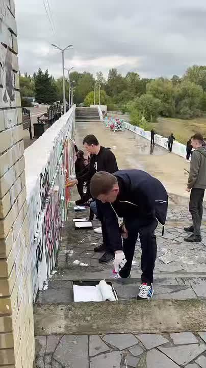    15 :