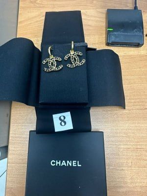    Cartier  Chanel:         1,8 