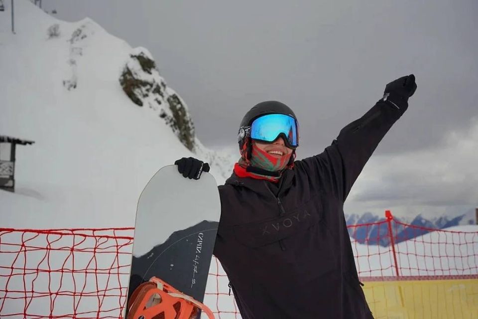 Горнолыжный сезон на сочинском курорте «Роза Хутор» стартует 1 декабря 2025 года и завершится 12 апреля 2026-го, рассказали «Ъ-Сочи» в пресс-службе администрации города