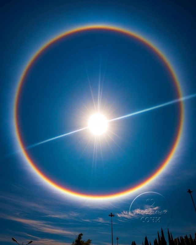 Яркий радужный «нимб» увидели в небе над Сочи