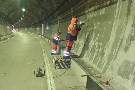 В Сочи дорожники приступили к активным работам по планово-предупредительному ремонту тоннеля №2А Дублера Курортного проспекта (трасса А-148)