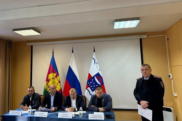 В Сочи ведутся работы по благоустройству набережной реки Херота