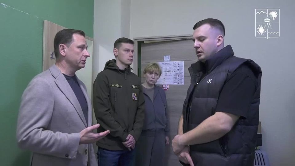 А вот так выглядит пункт временного размещения, куда расселили жителей пострадавшего дома