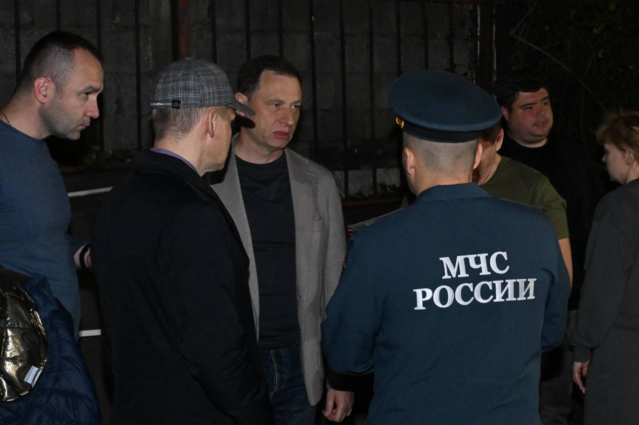 Глава Сочи Андрей Прошунин провел заседание оперативного штаба по вопросу оказания помощи жителям дома на улице Тимирязева, 30/3 Глава Сочи Андрей Прошунин провел заседание оперативного штаба по вопросу оказания помощи жителям дома на улице Тимирязева, 30/3