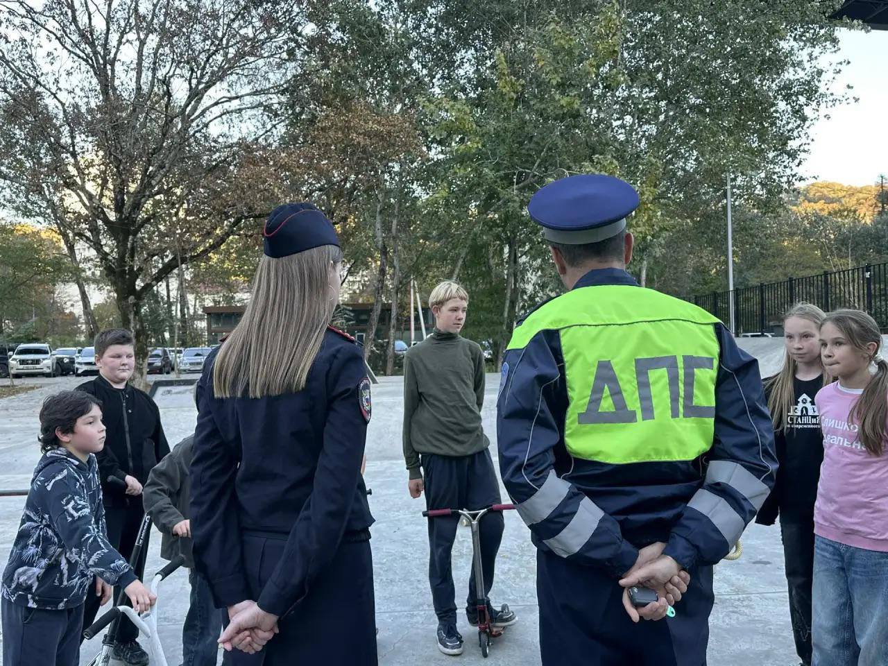 Профилактическая акция «Безопасность на СИМ» прошла сегодня в скейт-парке Профилактическая акция «Безопасность на СИМ» прошла сегодня в скейт-парке