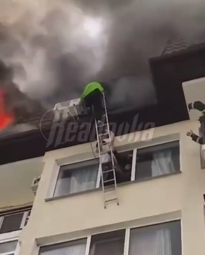 Пожарные спасли женщину, выбравшуюся на кондиционер на шестом этаже в Сочи