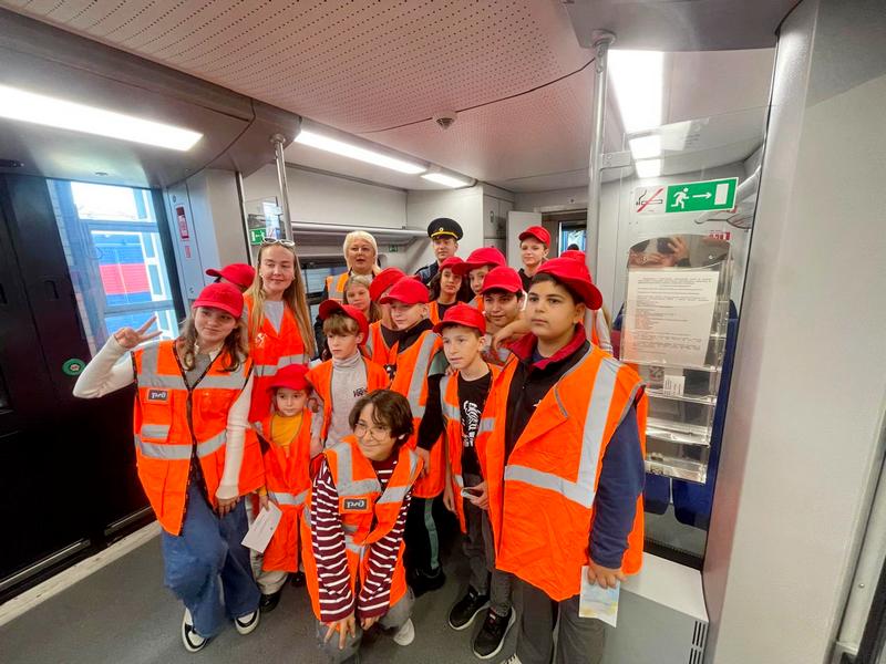 Профилактическое мероприятие для школьников провели транспортные полицейские и железнодорожники в Сочи Профилактическое мероприятие для школьников провели транспортные полицейские и железнодорожники в Сочи