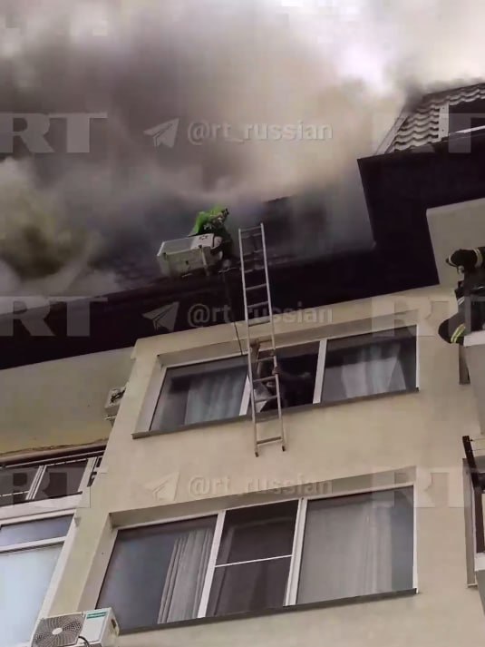 Намочил куртку и зашёл в горящий дом: RT нашёл одного из героев, который спас женщину во время пожара в Сочи Намочил куртку и зашёл в горящий дом: RT нашёл одного из героев, который спас женщину во время пожара в Сочи