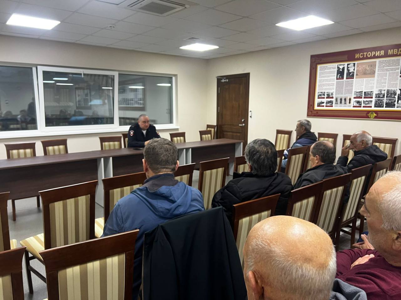 В рамках профилактической акции «Внимание-дети!» сотрудники отделения технического надзора отдела Госавтоинспекции УВД по г. Сочи провели рабочую встречу с водителями школьных автобусов