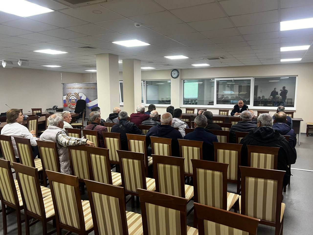 В рамках профилактической акции «Внимание-дети!» сотрудники отделения технического надзора отдела Госавтоинспекции УВД по г. Сочи провели рабочую встречу с водителями школьных автобусов В рамках профилактической акции «Внимание-дети!» сотрудники отделения технического надзора отдела Госавтоинспекции УВД по г. Сочи провели рабочую встречу с водителями школьных автобусов