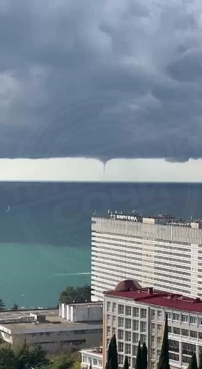 Смерч красуется в море у берегов Сочи