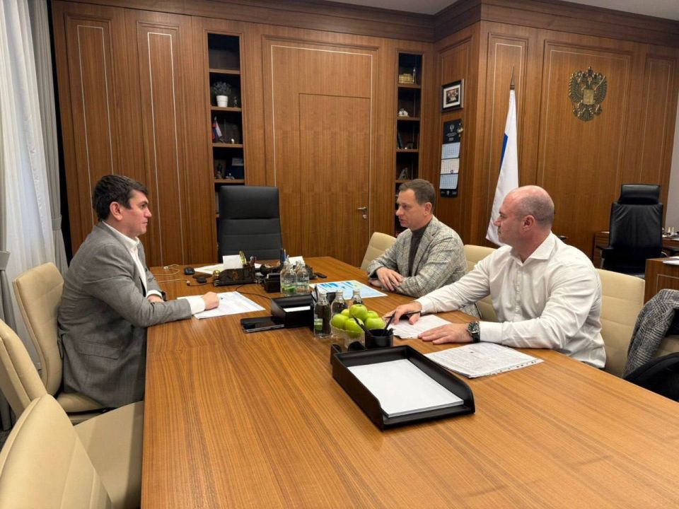 Андрей Прошунин: В рабочей командировке в Москве с заместителем Министра строительства и жилищно-коммунального хозяйства Российской Федерации Юрием Сергеевичем Гордеевым обсудили ключевые вопросы развития Сочи, требующие...