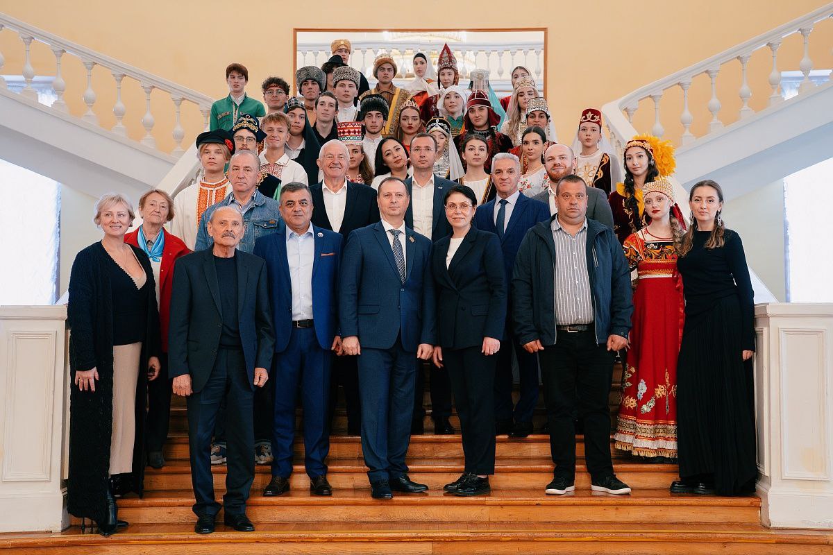 В Сочи прошел студенческий концерт ко Дню народного единства В Сочи прошел студенческий концерт ко Дню народного единства