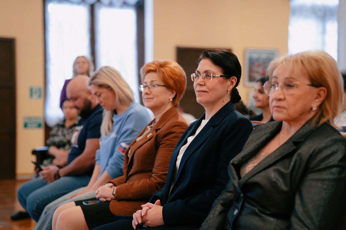 В Сочи прошел студенческий концерт ко Дню народного единства В Сочи прошел студенческий концерт ко Дню народного единства