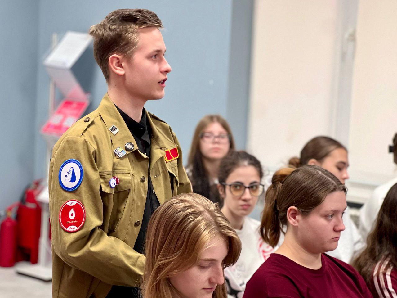 В преддверии Дня народного единства молодежь Сочи встретилась с участником СВО В преддверии Дня народного единства молодежь Сочи встретилась с участником СВО