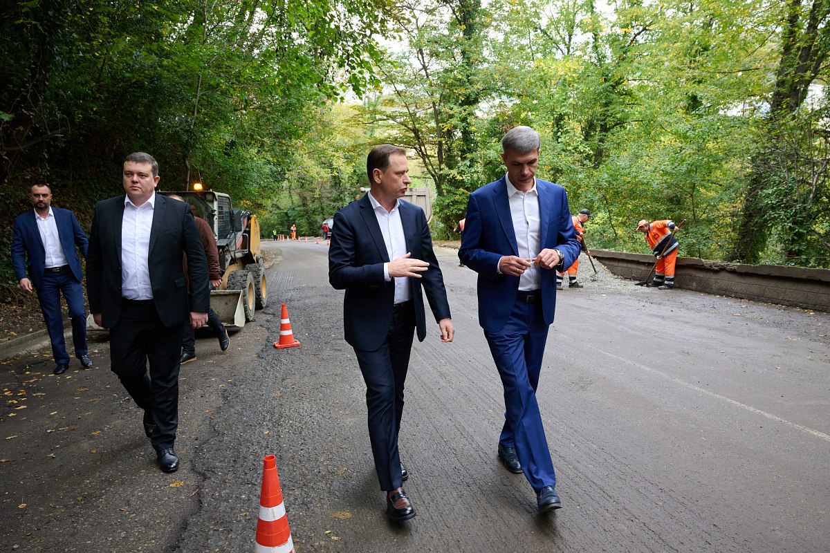 Глава Сочи Андрей Прошунин: «Приступили к ремонту Сухумского шоссе» Глава Сочи Андрей Прошунин: «Приступили к ремонту Сухумского шоссе»