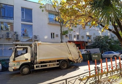 Власти Сочи обещают избавить город от мусорных завалов до конца ноябрьских праздников
