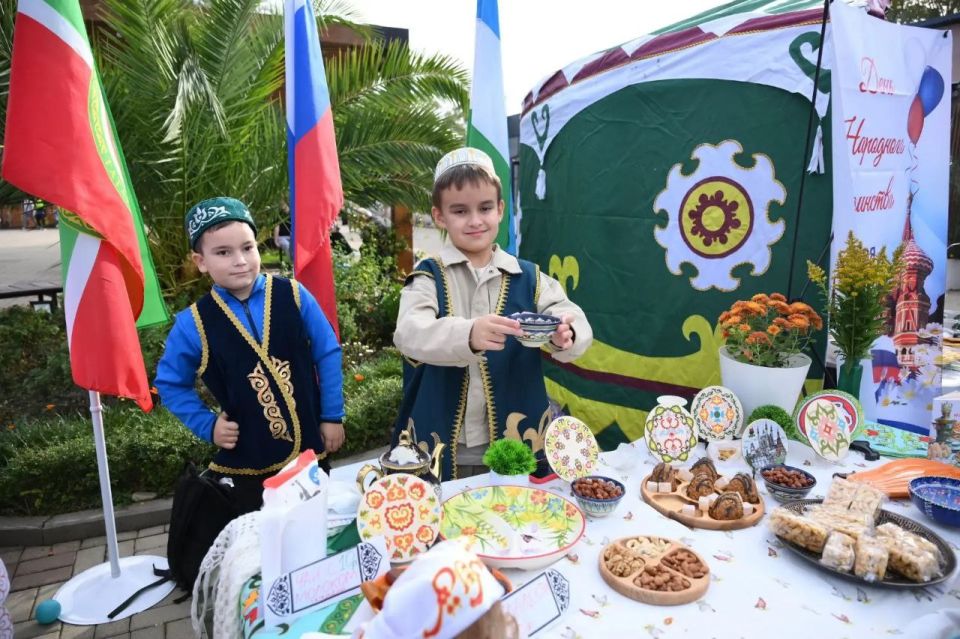 В Адлерском районе Сочи в День народного единства состоялся фестиваль национальных культур "Мы едины" В Адлерском районе Сочи в День народного единства состоялся фестиваль национальных культур "Мы едины"