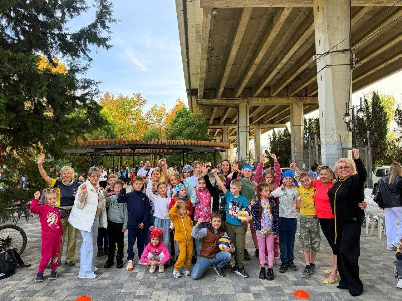 В День народного единства Для жителей и гостей города в парке «50 лет Победы» Хостинского района Сочи открылись выставки — ярмарка мастеров декоративно-прикладного искусства, а также выставка художественных картин... В День народного единства Для жителей и гостей города в парке «50 лет Победы» Хостинского района Сочи открылись выставки — ярмарка мастеров декоративно-прикладного искусства, а также выставка художественных картин...