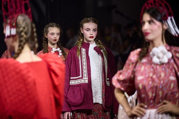 На Неделе моды в Сочи прошел специальный показ ко Дню народного единства