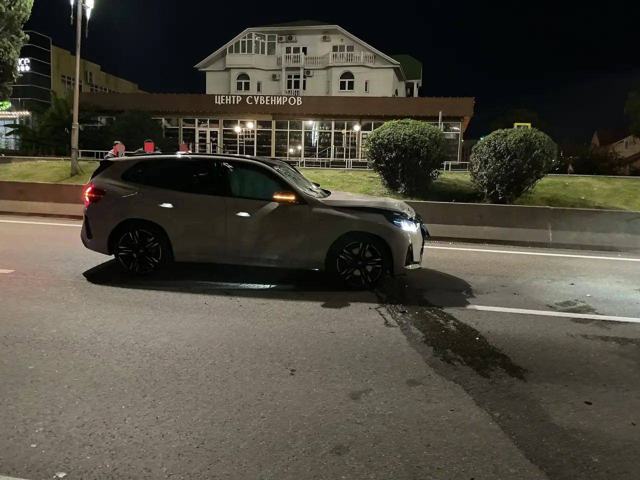 06.10.2025 в 01:05 на ул. Ленина, в районе д. 221/2, Адлерского района г. Сочи, в результате дорожно-транспортного происшествия погиб 41-летний пешеход 06.10.2025 в 01:05 на ул. Ленина, в районе д. 221/2, Адлерского района г. Сочи, в результате дорожно-транспортного происшествия погиб 41-летний пешеход