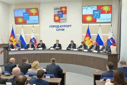 Глава Сочи Андрей Прошунин: «К зиме на курорте необходимо подготовить свыше 2,6 тысячи субтропических растений»