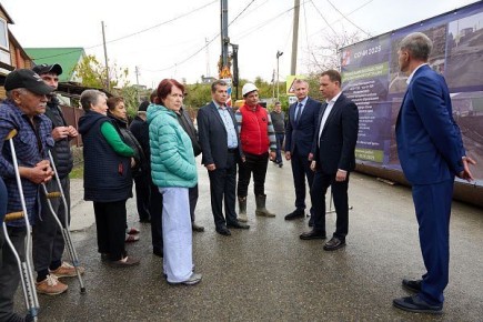 Глава Сочи Андрей Прошунин проинспектировал ход работ по восстановлению оползневого участка дороги в Лазаревском районе