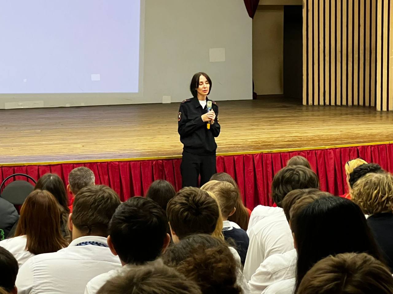 В рамках социального проекта «Профилактический маршрут безопасности», сотрудники Госавтоинспекции г. Сочи совместно представителями автошколы и сервиса кикшеринга, провели беседы по профилактике дорожно-транспортных... В рамках социального проекта «Профилактический маршрут безопасности», сотрудники Госавтоинспекции г. Сочи совместно представителями автошколы и сервиса кикшеринга, провели беседы по профилактике дорожно-транспортных...