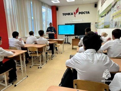 Путь в профессию: как встречи с МЧС России помогают школьникам определиться с будущим