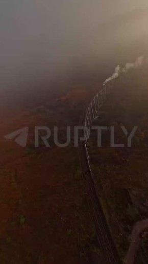 Краски осени: знаменитый поезд Москва – Адлер «Хогвартс-экспресс» проносится по шотландскому виадуку