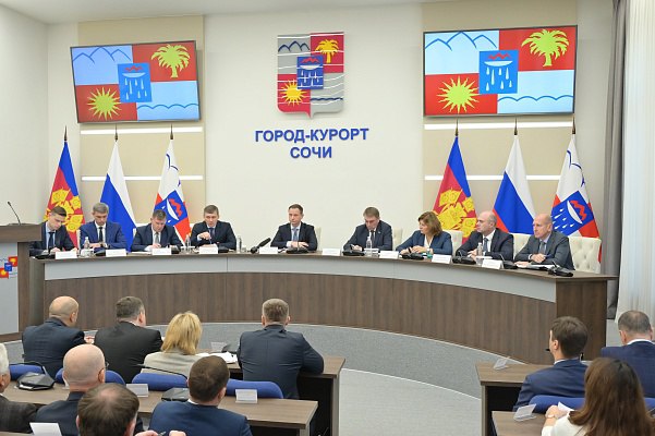 Глава Сочи Андрей Прошунин: «К зиме на курорте необходимо подготовить свыше 2,6 тысячи субтропических растений» Глава Сочи Андрей Прошунин: «К зиме на курорте необходимо подготовить свыше 2,6 тысячи субтропических растений»