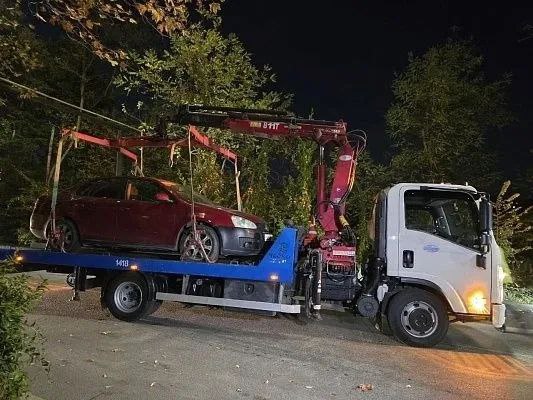 В Сочи продолжается эвакуация транспорта, припаркованного с нарушениями