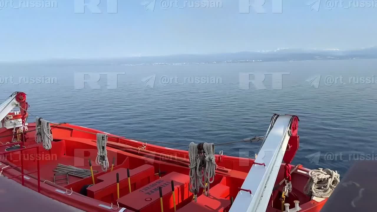 Могут ли пассажиры парома Seabridge, который со вчерашнего дня не пускали в Сочи, рассчитывать на компенсацию? Юрист по туризму рассказал RT