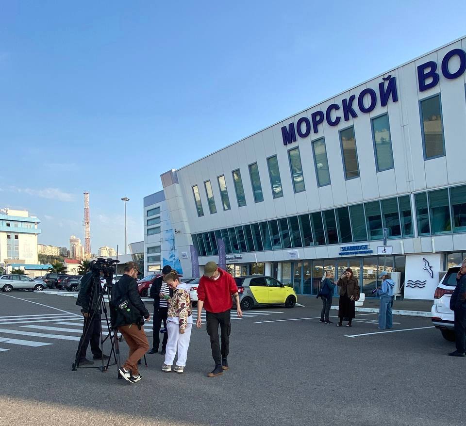 Олег Царёв: Странные дела.. На днях сообщалось, что возобновляется паромное сообщение между турецким портом Трабзон и Сочи, прерванное 14 лет назад (линия действовала с 1993 по 2011). Первый рейс паром Seabridge вышел из... Олег Царёв: Странные дела.. На днях сообщалось, что возобновляется паромное сообщение между турецким портом Трабзон и Сочи, прерванное 14 лет назад (линия действовала с 1993 по 2011). Первый рейс паром Seabridge вышел из...