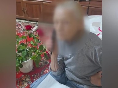 С поличным! В Сочи курьер мошенников попал в засаду полиции прямо в доме пенсионерки