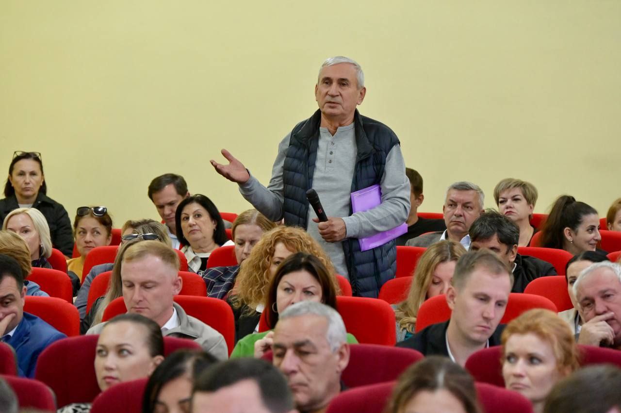 Глава Сочи Андрей Прошунин провел встречу с жителями села Нижняя Шиловка Глава Сочи Андрей Прошунин провел встречу с жителями села Нижняя Шиловка