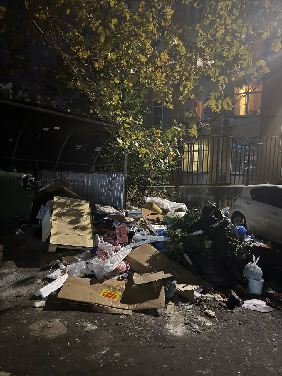 SOS! Сочи, улица Вишневая 10/7: жильцы в отчаянии от растущей свалки!