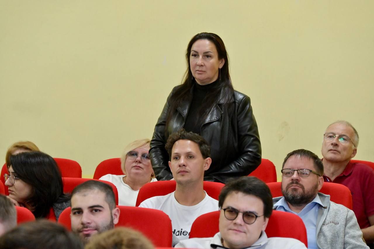 Глава Сочи Андрей Прошунин провел встречу с жителями села Нижняя Шиловка Глава Сочи Андрей Прошунин провел встречу с жителями села Нижняя Шиловка