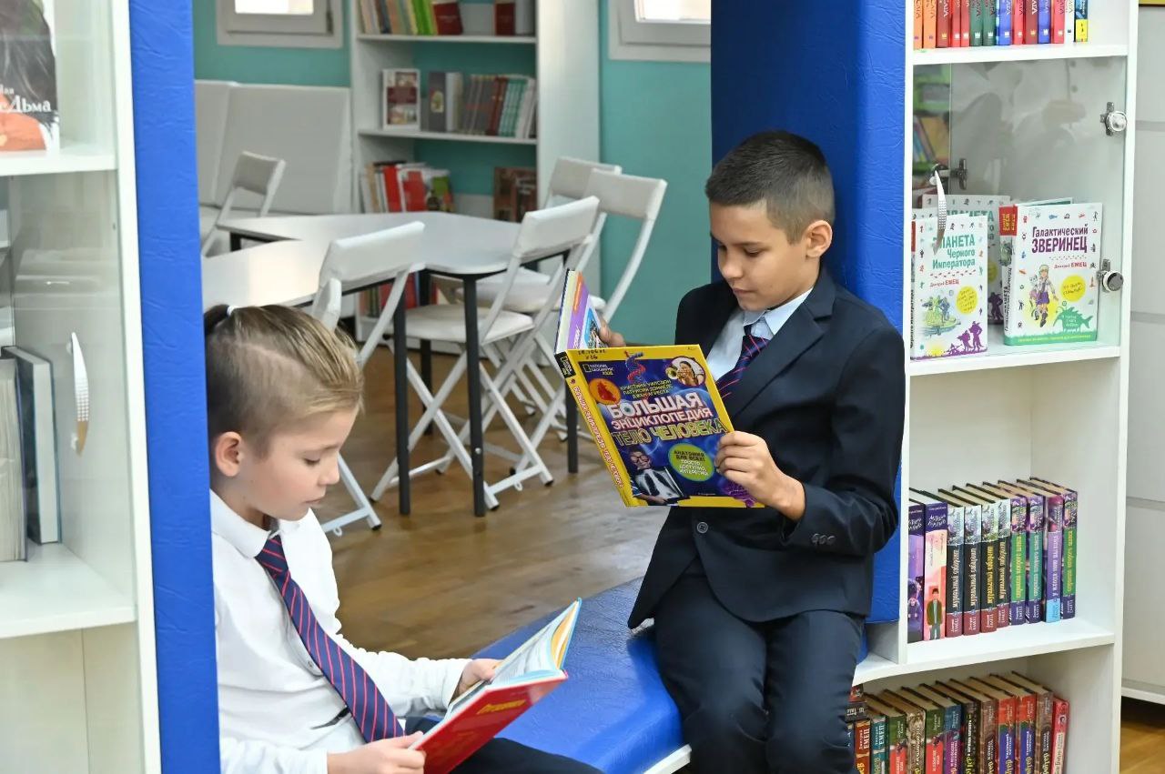 Глава Сочи Андрей Прошунин: «В этом году библиотечный фонд города пополнили порядка 10 тысяч новых книг» Глава Сочи Андрей Прошунин: «В этом году библиотечный фонд города пополнили порядка 10 тысяч новых книг»