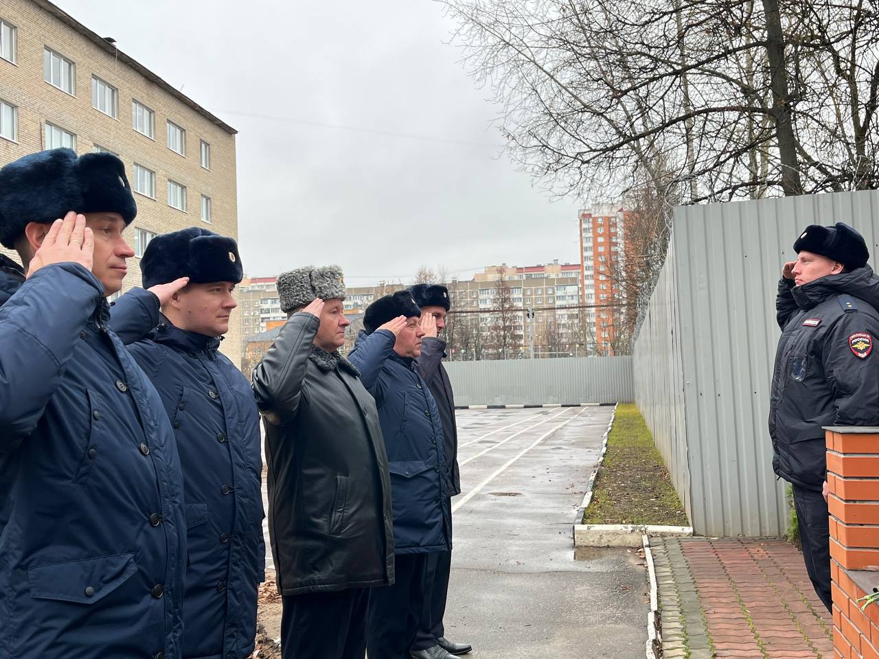 Навечно на посту: в Центре профессиональной подготовки УТ МВД по ЦФО почтили память погибших коллег Навечно на посту: в Центре профессиональной подготовки УТ МВД по ЦФО почтили память погибших коллег