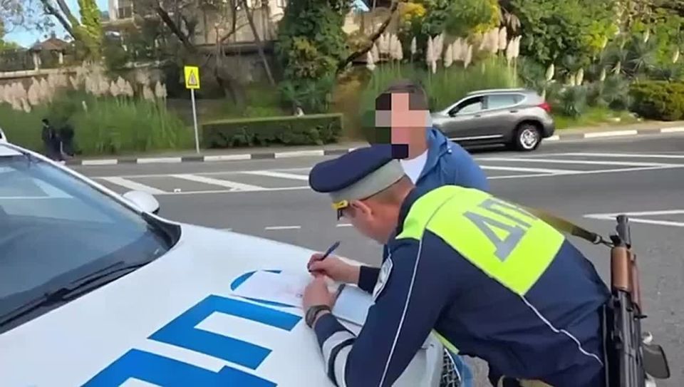 В Центральном районе г. Сочи сотрудниками Госавтоинспекции г. Сочи был выявлен водитель автомобиля «УАЗ», оказывающий услуги «Джиппинга»